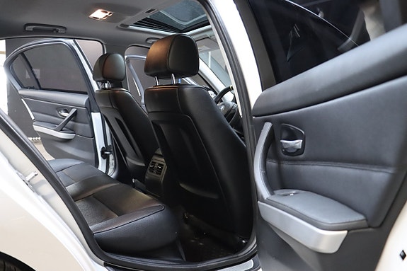 BMW 335i 16 of 30