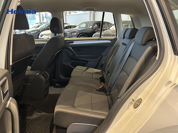 Volkswagen Golf Sportsvan 11 of 13