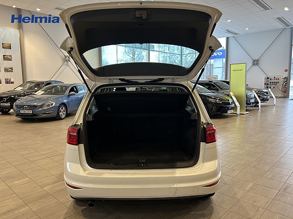 Volkswagen Golf Sportsvan 12 of 13
