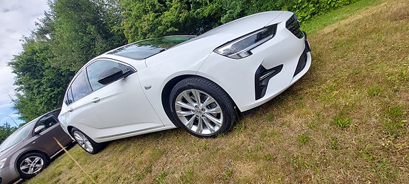 Opel Insignia 2 of 5