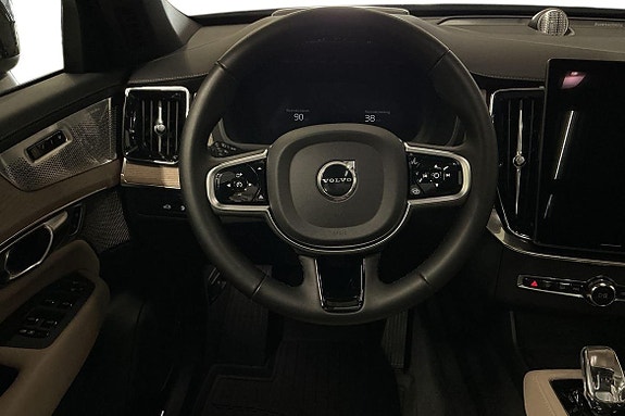 Volvo XC90 13 of 30