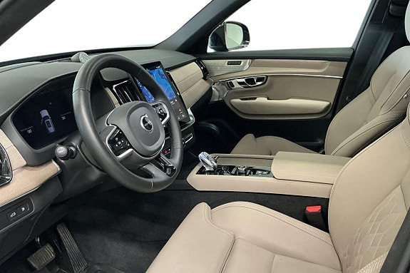 Volvo XC90 14 of 30