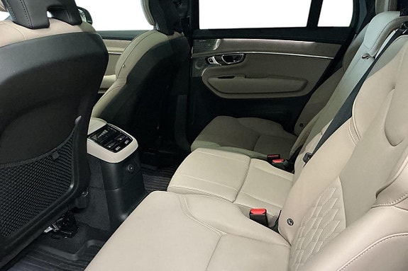 Volvo XC90 16 of 30