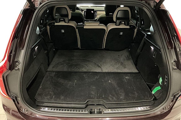Volvo XC90 10 of 30