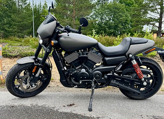 Harley-Davidson STREET ROD 2 of 5