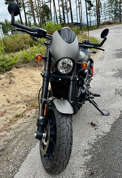 Harley-Davidson STREET ROD 3 of 5