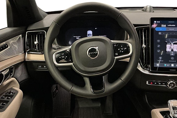 Volvo XC90 13 of 30