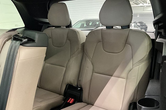 Volvo XC90 27 of 30