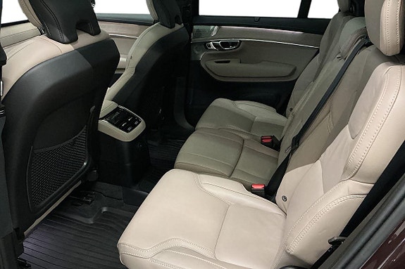 Volvo XC90 16 of 30