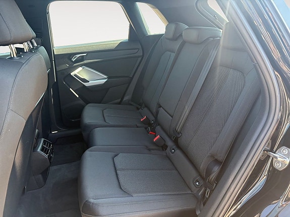 Audi Q3 15 of 26