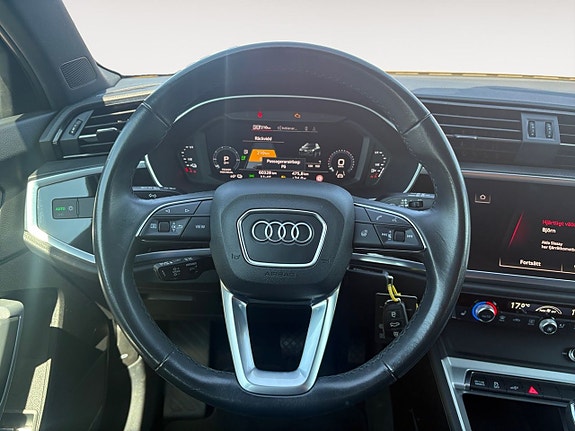 Audi Q3 14 of 26