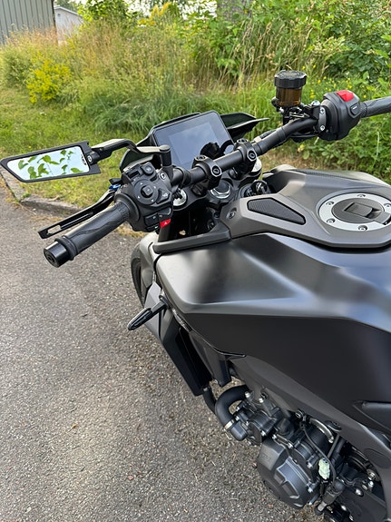 Yamaha MT-09 4 of 5