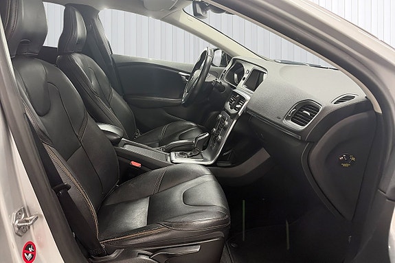 Volvo V40 Cross Country 18 of 22