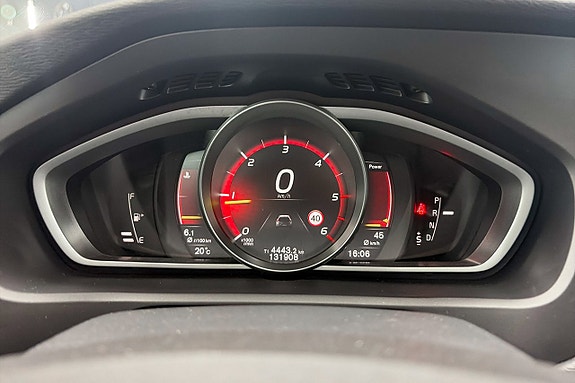 Volvo V40 Cross Country 14 of 22