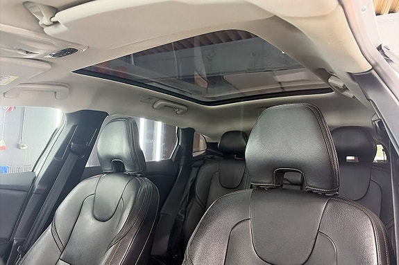 Volvo V40 Cross Country 17 of 22