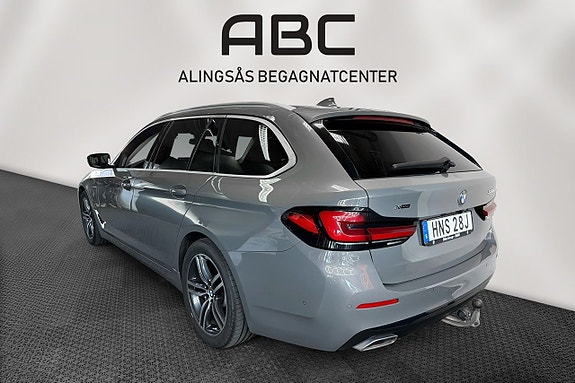 BMW 530e 3 of 5