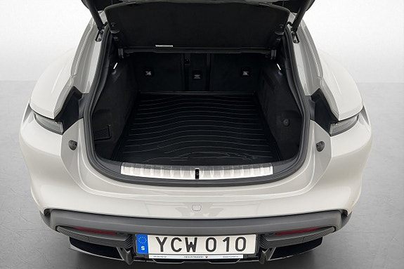 Porsche Taycan 11 of 30