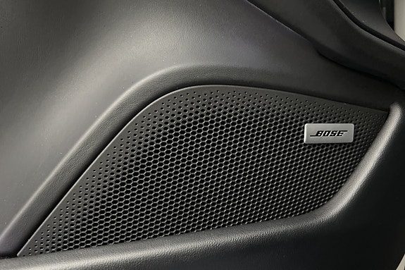 Porsche Taycan 17 of 30