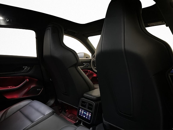 Porsche Taycan 27 of 30