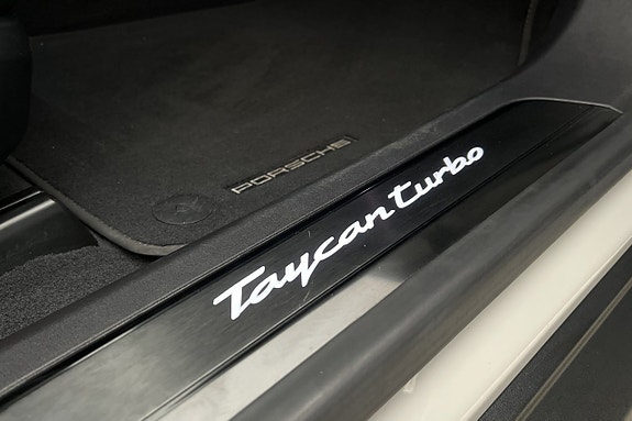 Porsche Taycan 12 of 30