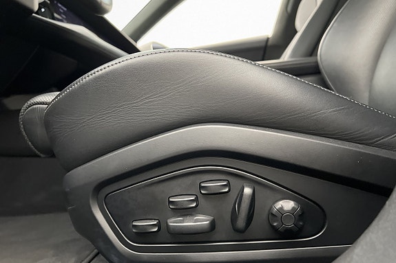 Porsche Taycan 14 of 30