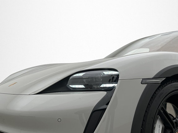 Porsche Taycan 9 of 30