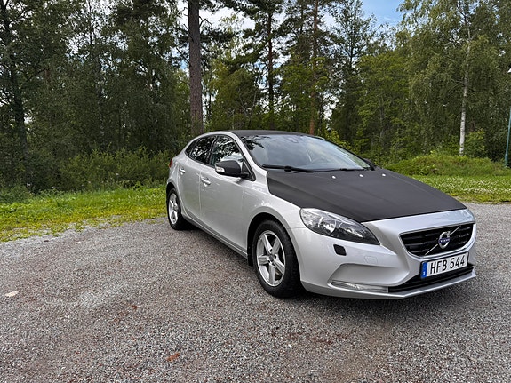 Volvo V40 3 of 5