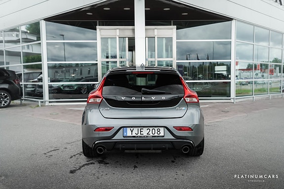 Volvo V40 4 of 5