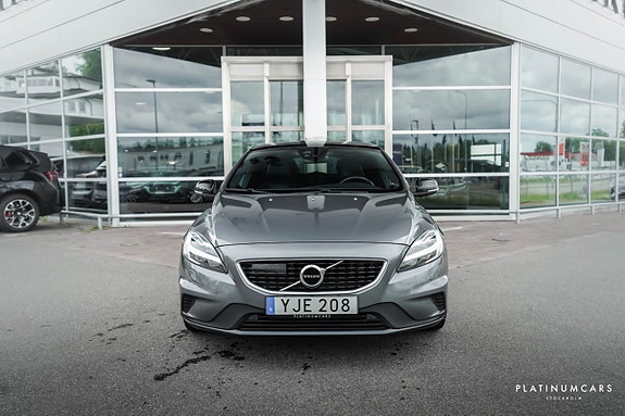 Volvo V40 3 of 5