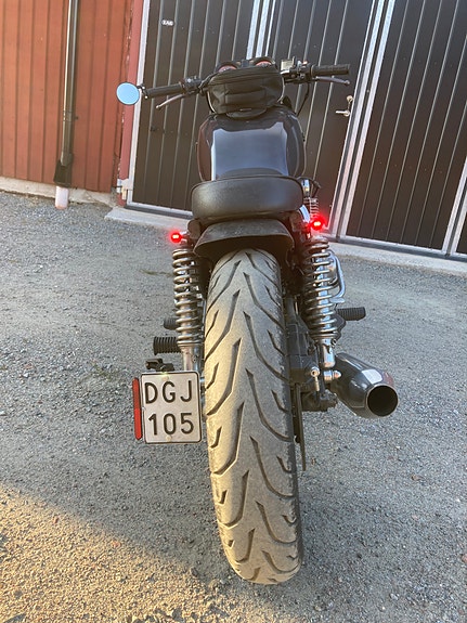 Suzuki GS850G 2 of 3