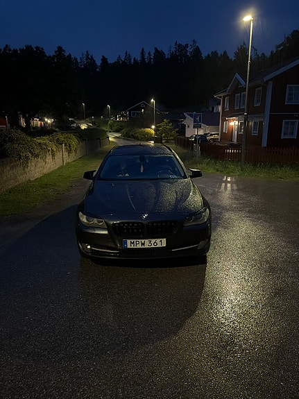 BMW 520d 2 of 16