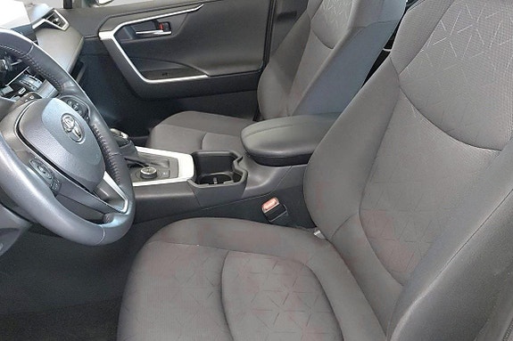 Toyota RAV4 7 of 11
