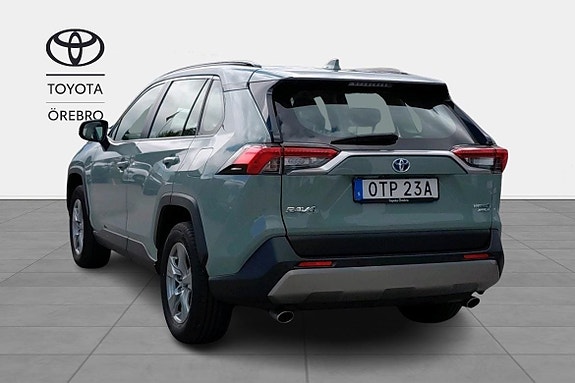 Toyota RAV4 4 of 11
