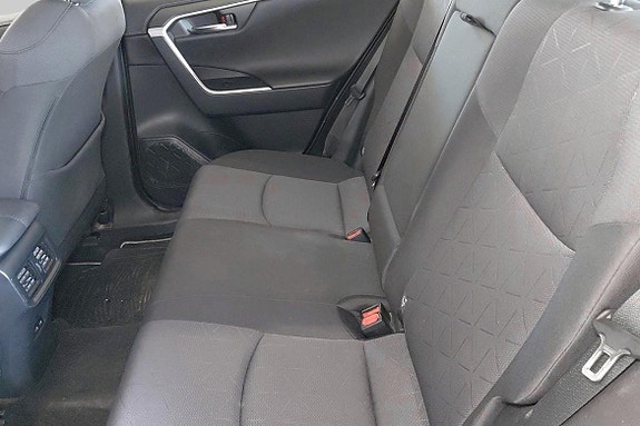 Toyota RAV4 8 of 11