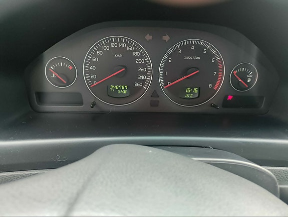 Volvo V70 2 of 5