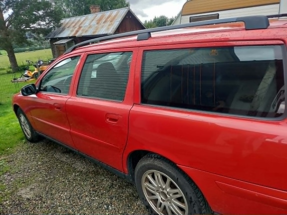 Volvo V70 4 of 5