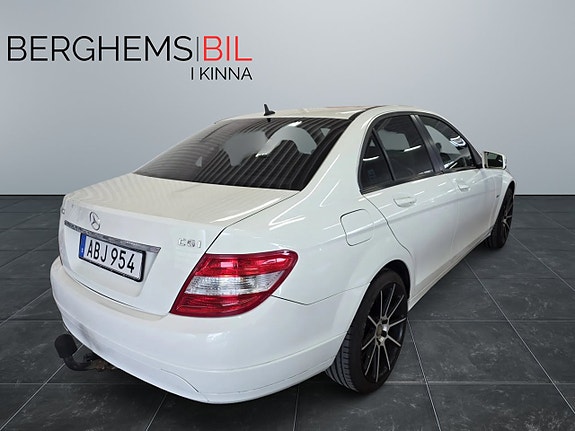 Mercedes-Benz C180 3 of 5