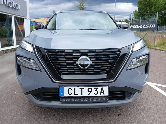 Nissan X-Trail 2 of 5