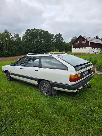 Audi 100 2 of 5