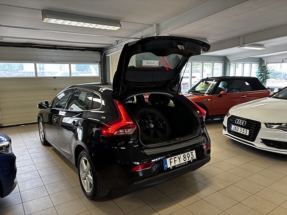 Volvo V40 4 of 5