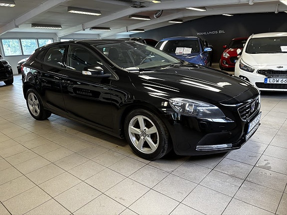 Volvo V40 2 of 5