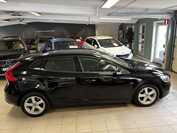 Volvo V40 3 of 5