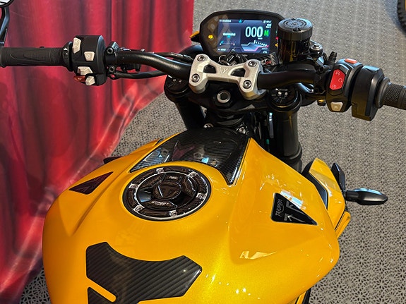 Triumph STREET TRIPLE 765 RS 10 of 16