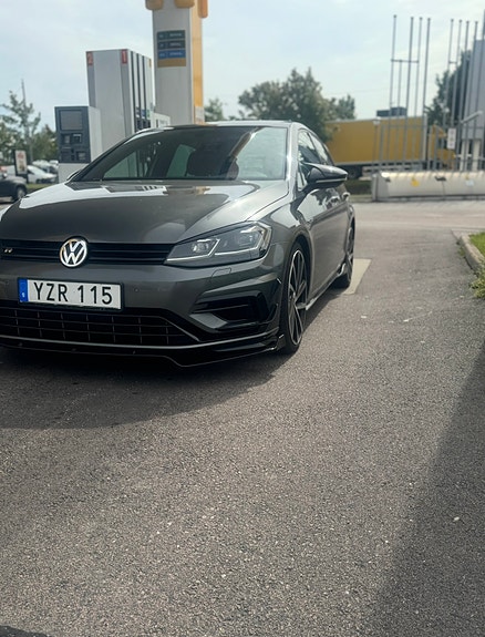 Volkswagen Golf VII 2 of 6