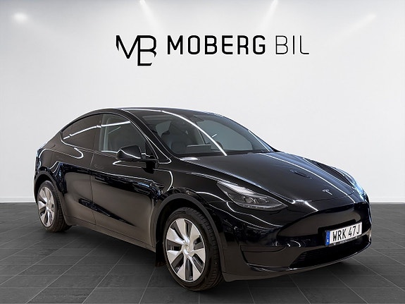 Tesla Model Y 7 of 18
