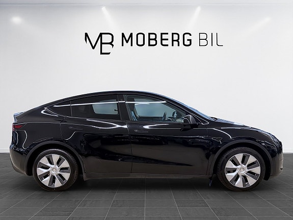 Tesla Model Y 4 of 5