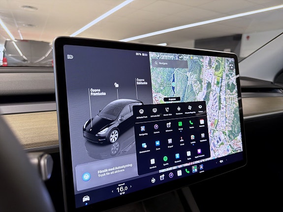 Tesla Model Y 13 of 18