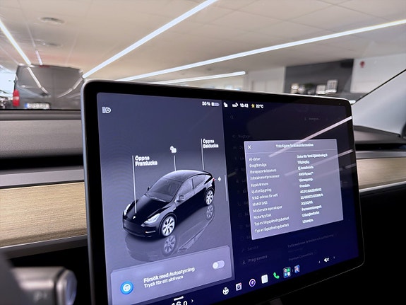 Tesla Model Y 14 of 18