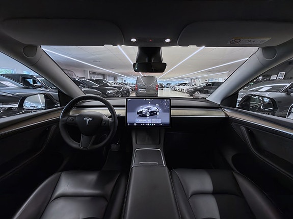 Tesla Model Y 11 of 18