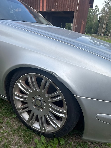 Mercedes-Benz E270 4 of 4